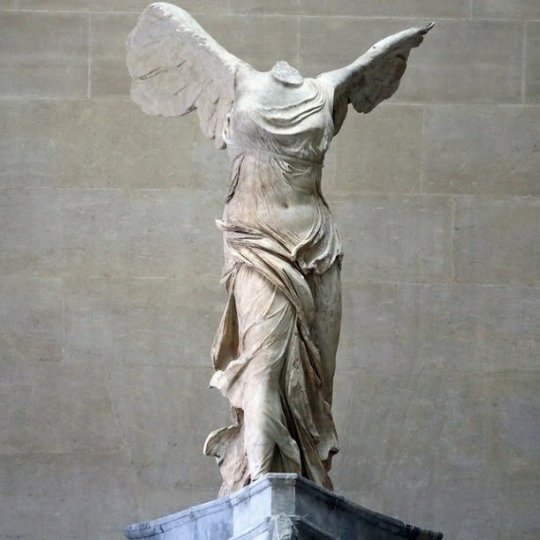 Escultura La Victoria Alada de Samotracia de Escuela de Rodas